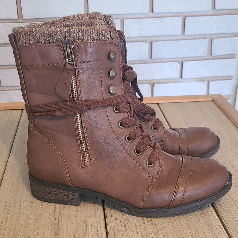 Combat boots